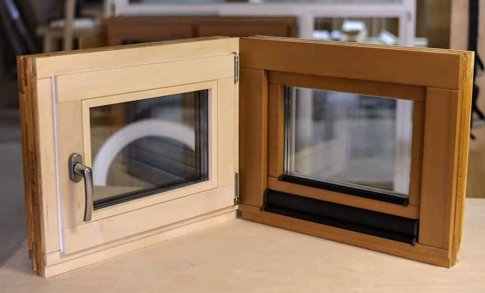 Современное банное окно из липы со стеклопакетом